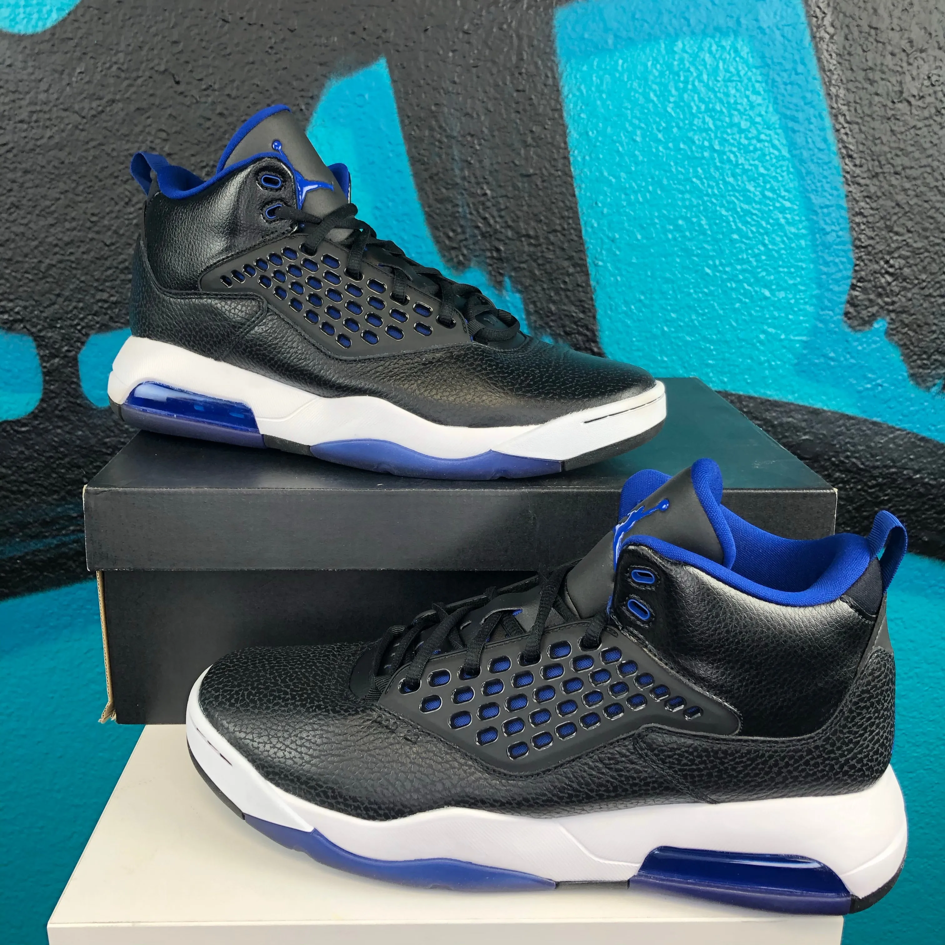 Jordan Maxin 200 'Black Rush Blue'