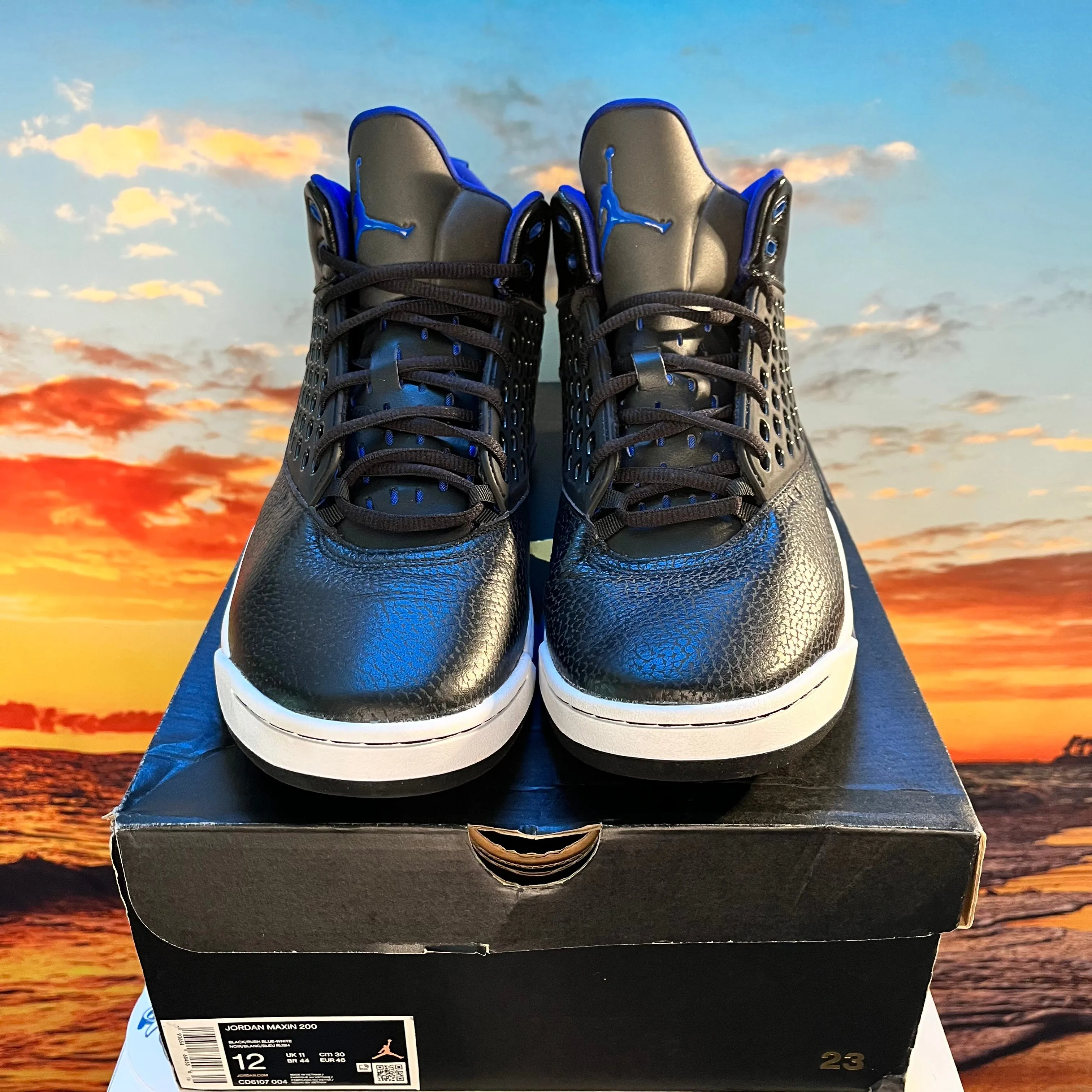 Jordan Maxin 200 'Black Rush Blue'