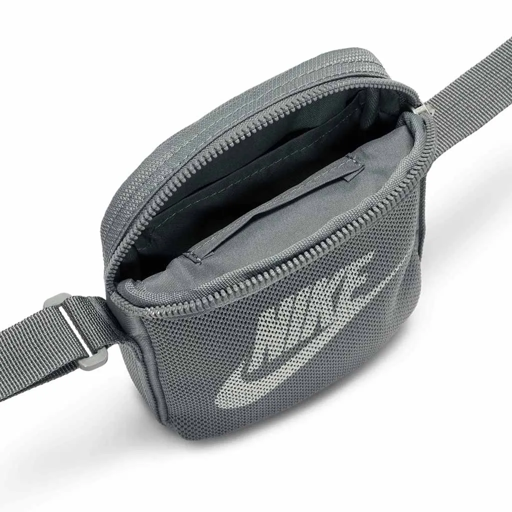 NIKE HERITAGE CROSSBODY BAG - SMOKE GREY/SMOKE GREY/SUMMIT WHITE