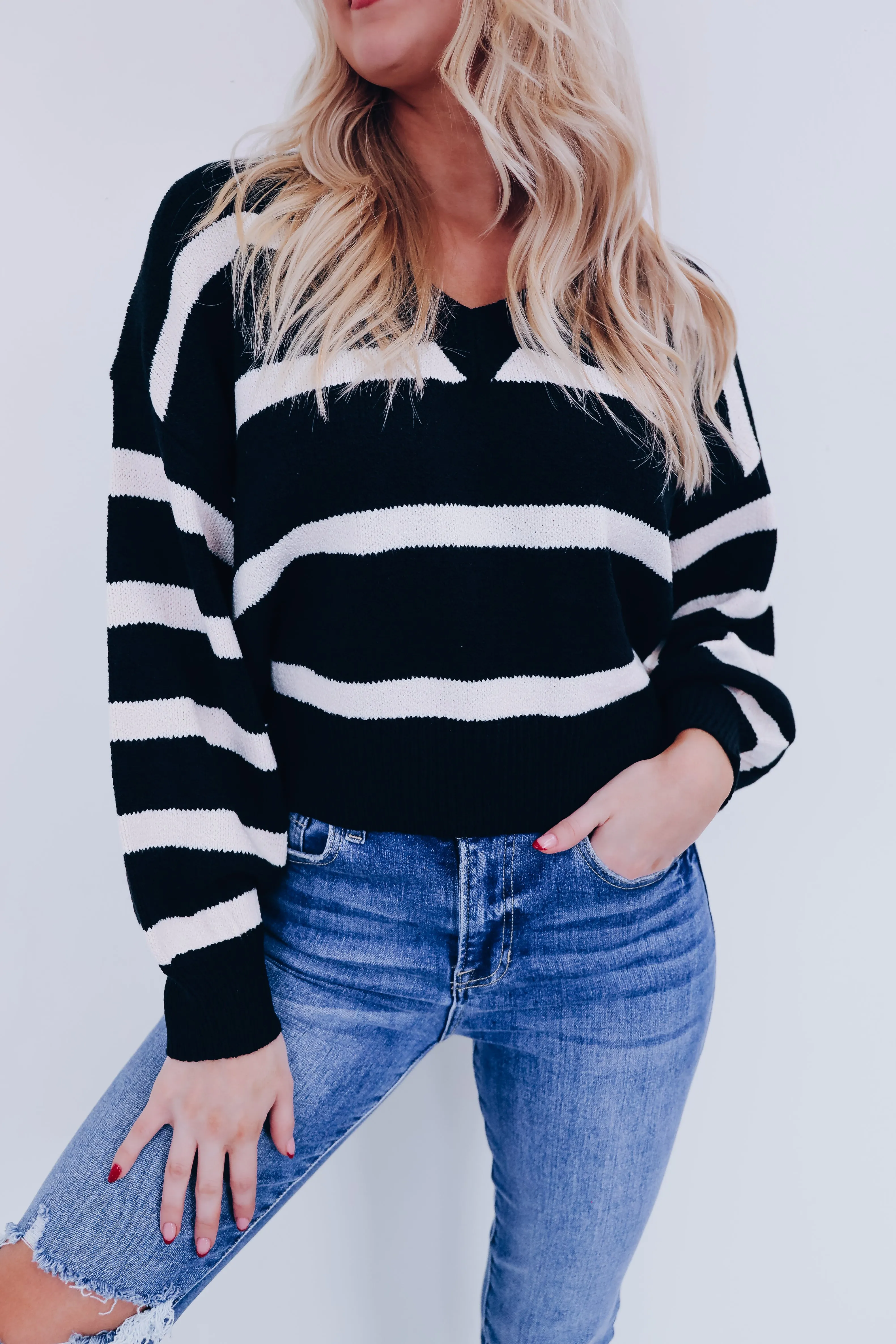 Niva V-Neck Striped Sweater - Black/Oatmeal