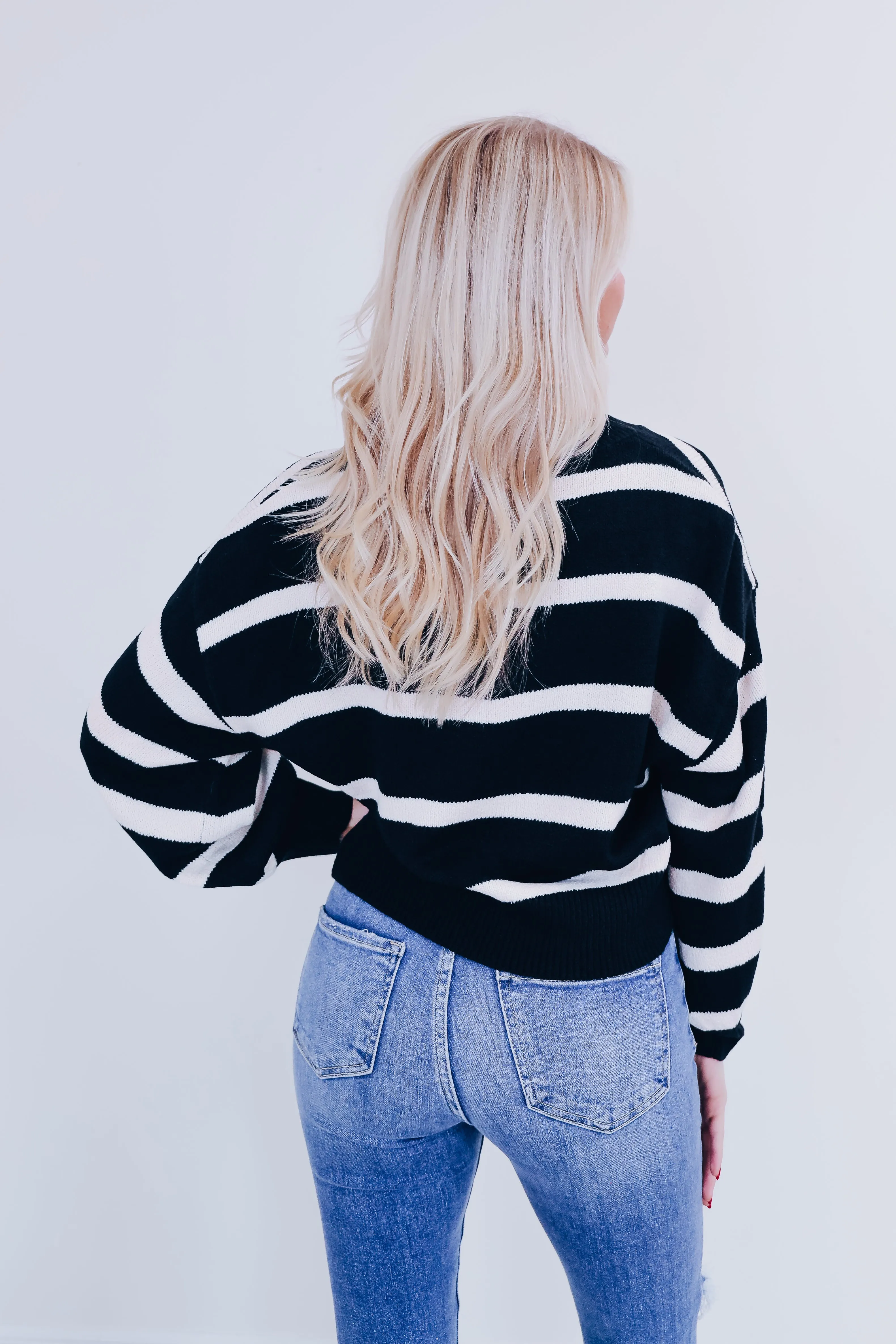 Niva V-Neck Striped Sweater - Black/Oatmeal