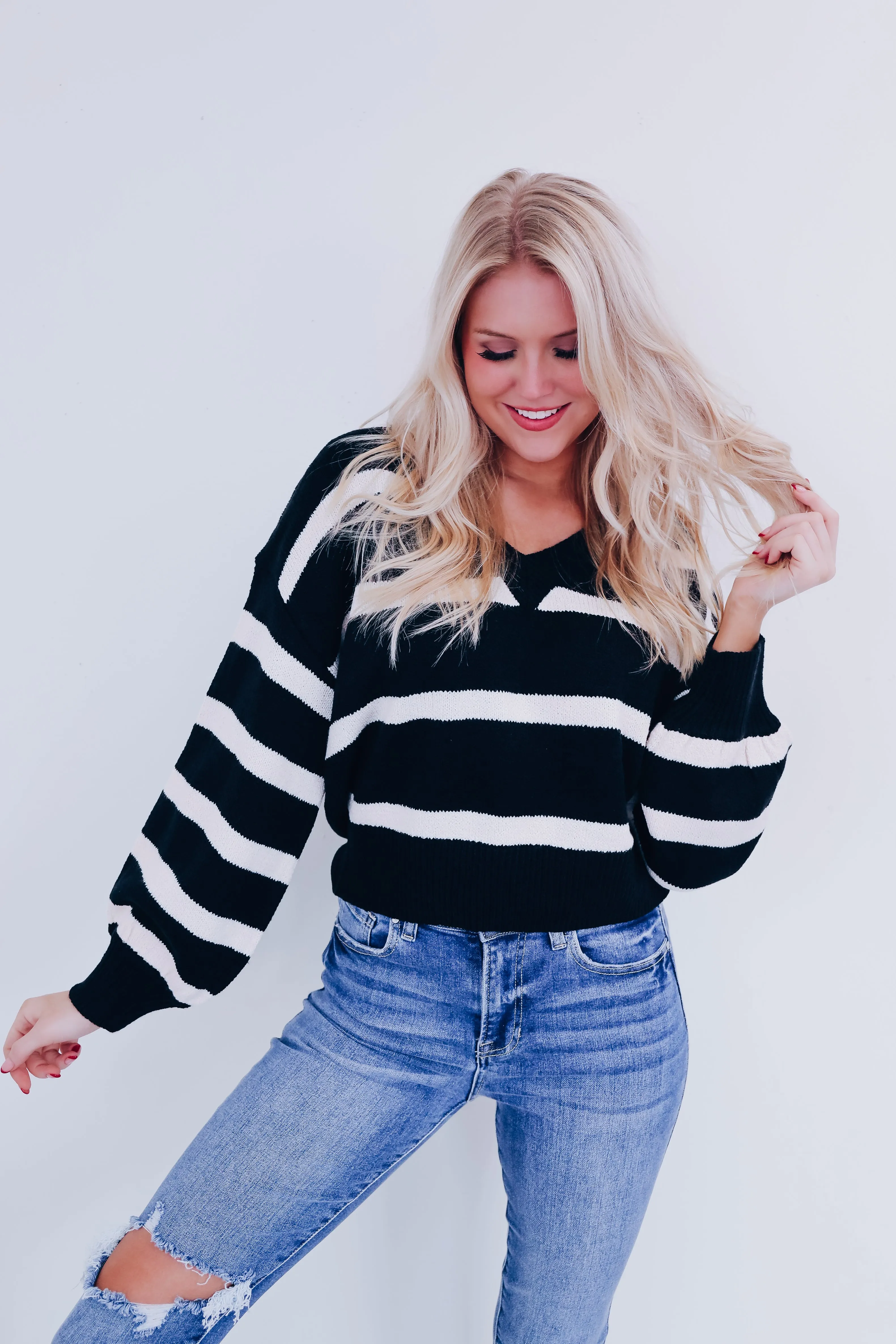 Niva V-Neck Striped Sweater - Black/Oatmeal