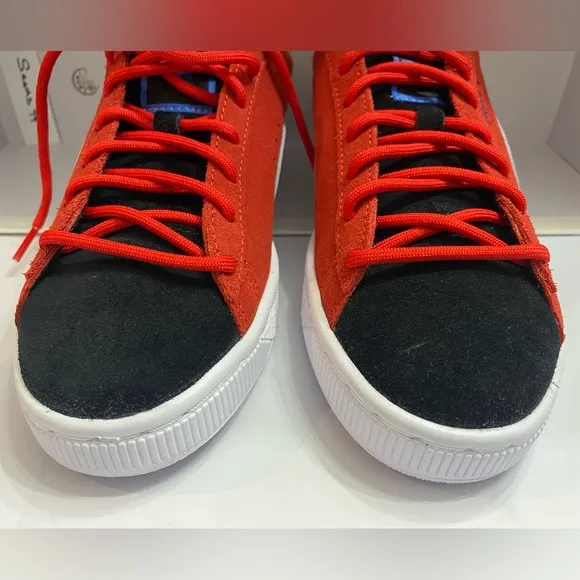 NWOB size 6 Women’s Puma Sneakers